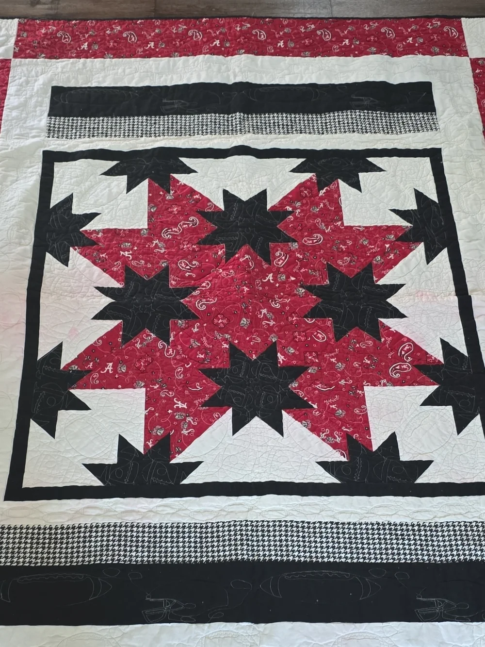 Red and Black Star Alabama Patchwork Quilt Blanket